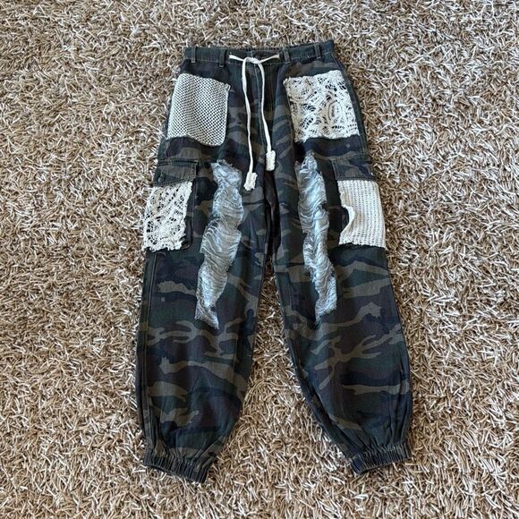 POL Distressed Jogger Pants with Crochet Patchwork in Camouflage Size M - Picture 4 of 9
